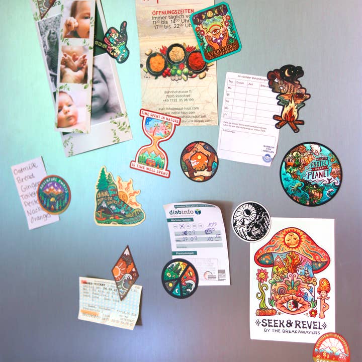 SeeknRevel - Wholesale Magnet - Hiking Makes Me Happy - Magnet