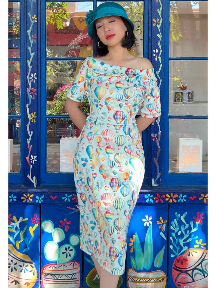 Dolly & Dotty - Wholesale Dress - Women's - Valerie Fitted Off-Shoulder Vintage in Hot Air Balloon Print