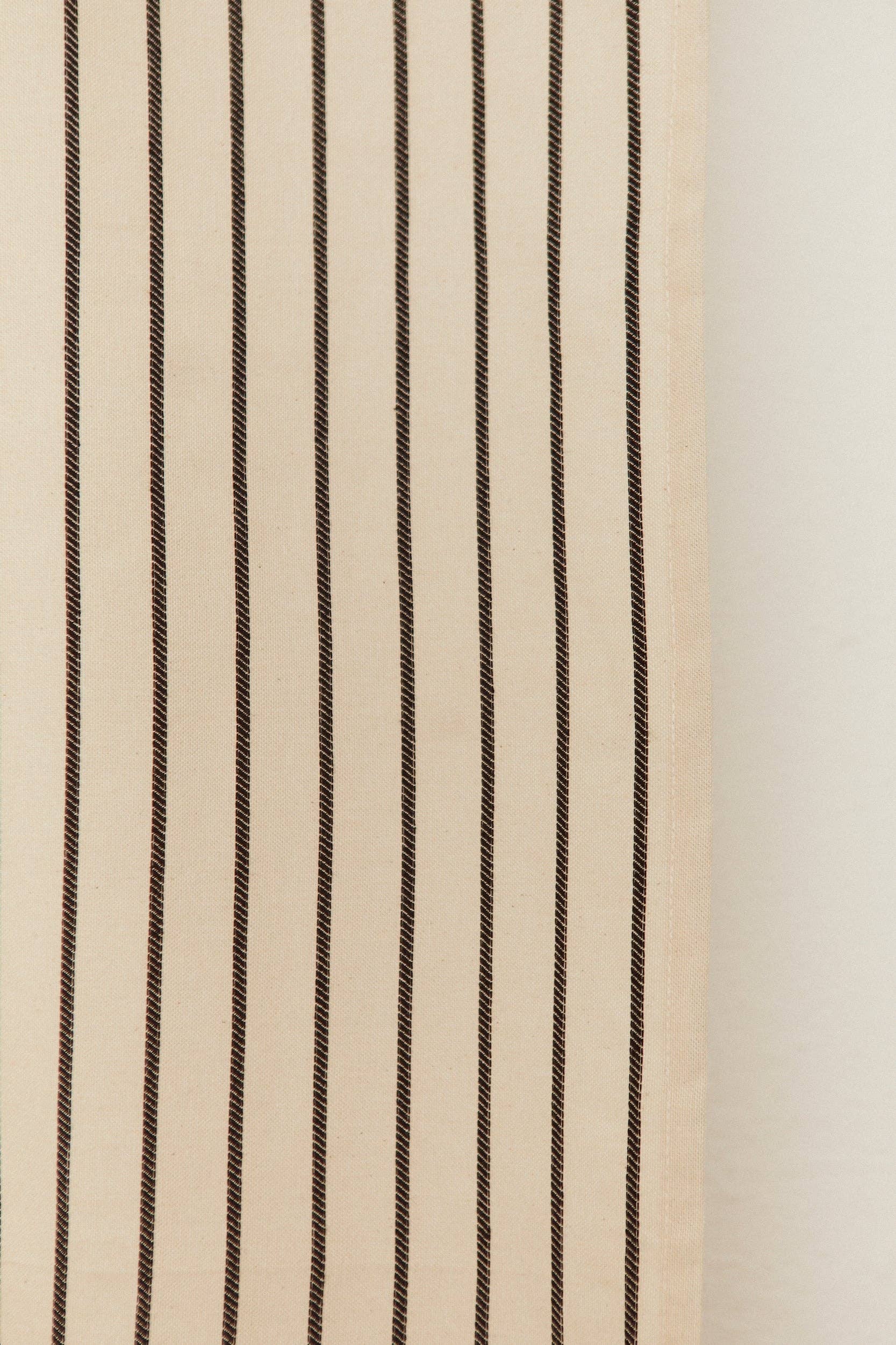 Eturel Madrid - Wholesale Curtain - Black chain curtain2