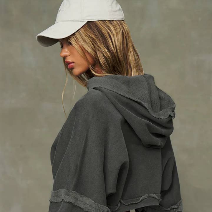 Hoodie court à fermeture éclair pour la vente par Serenity Collective