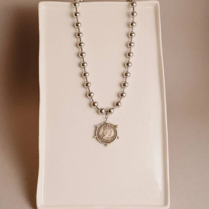 PHOEBE´S - Wholesale Pendant/Charm Necklace - Ancient Coin Necklace: A Timeless Vintage Charm