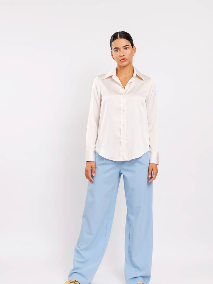 Hvid, champagne, blåregn, lyseblå satin skjorte for engroshandel hos EUTHEA’