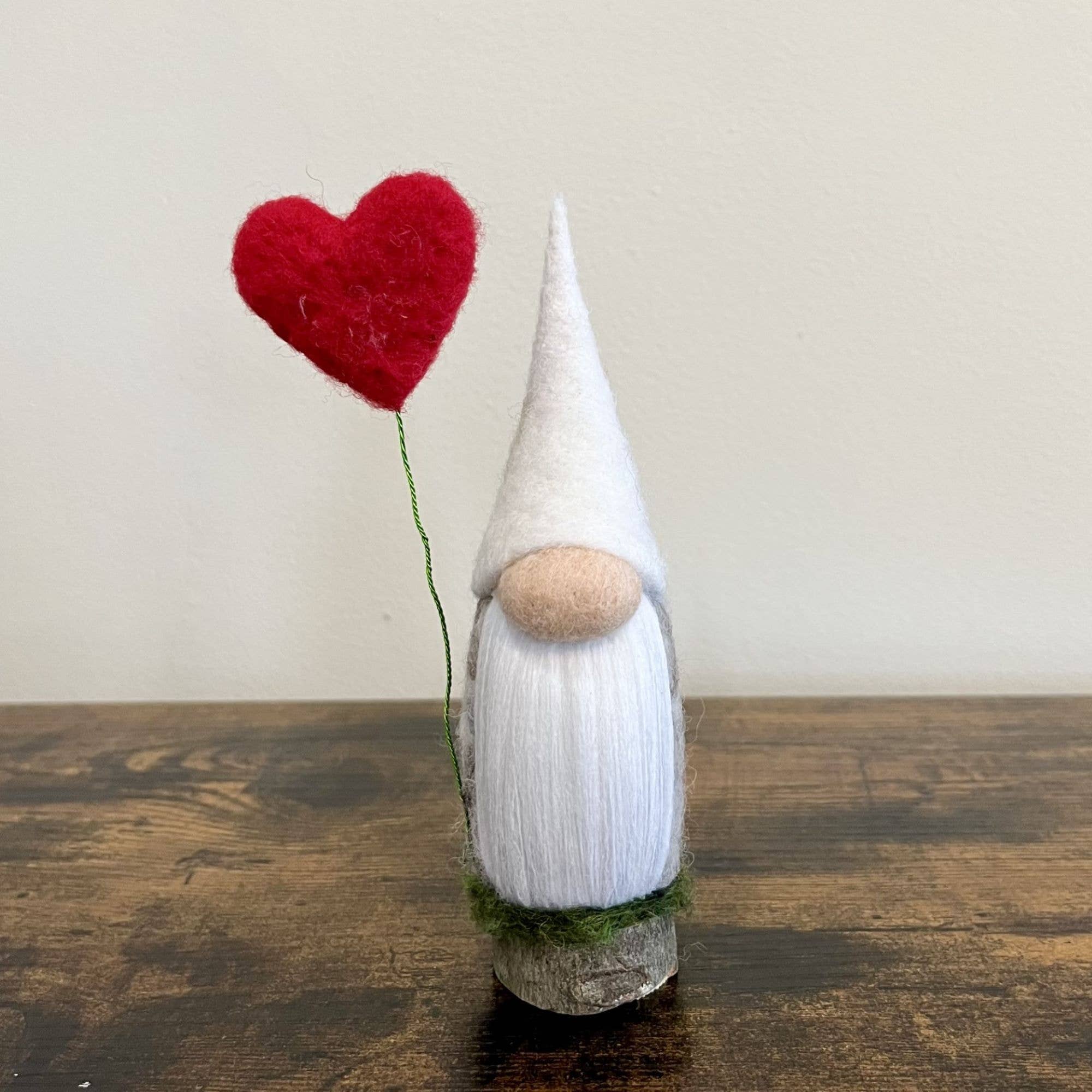 MJ and Me - Wholesale Decorative Tabletop Object - Carwyn, The Messenger Gnome5