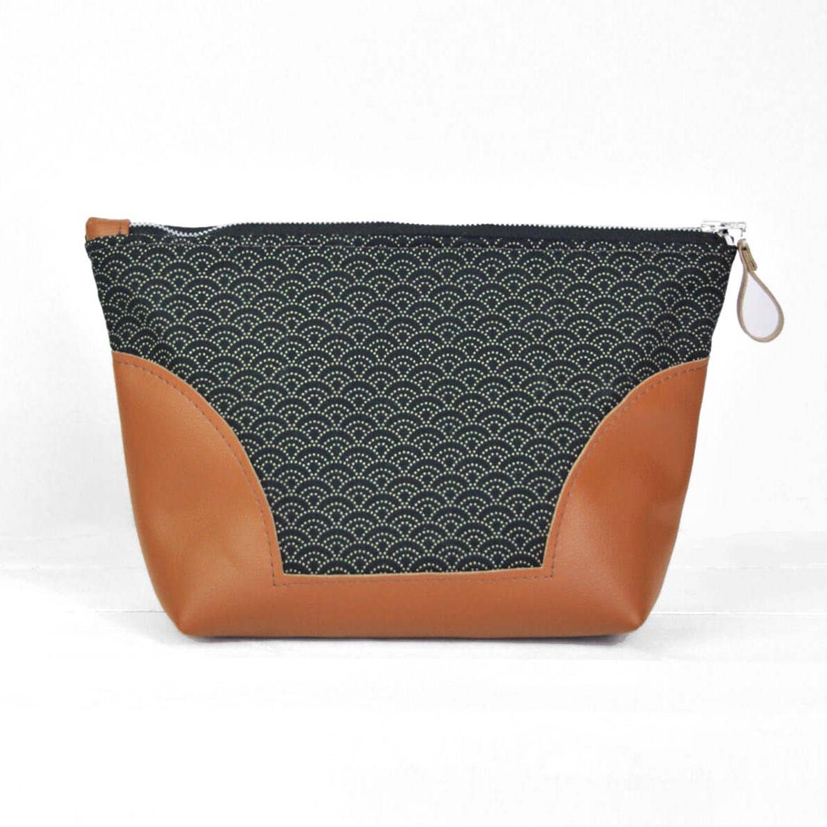 Lauren Holloway - Wholesale Toiletry Bag - Women's - Toiletry Bag - Black Japanese Wave4