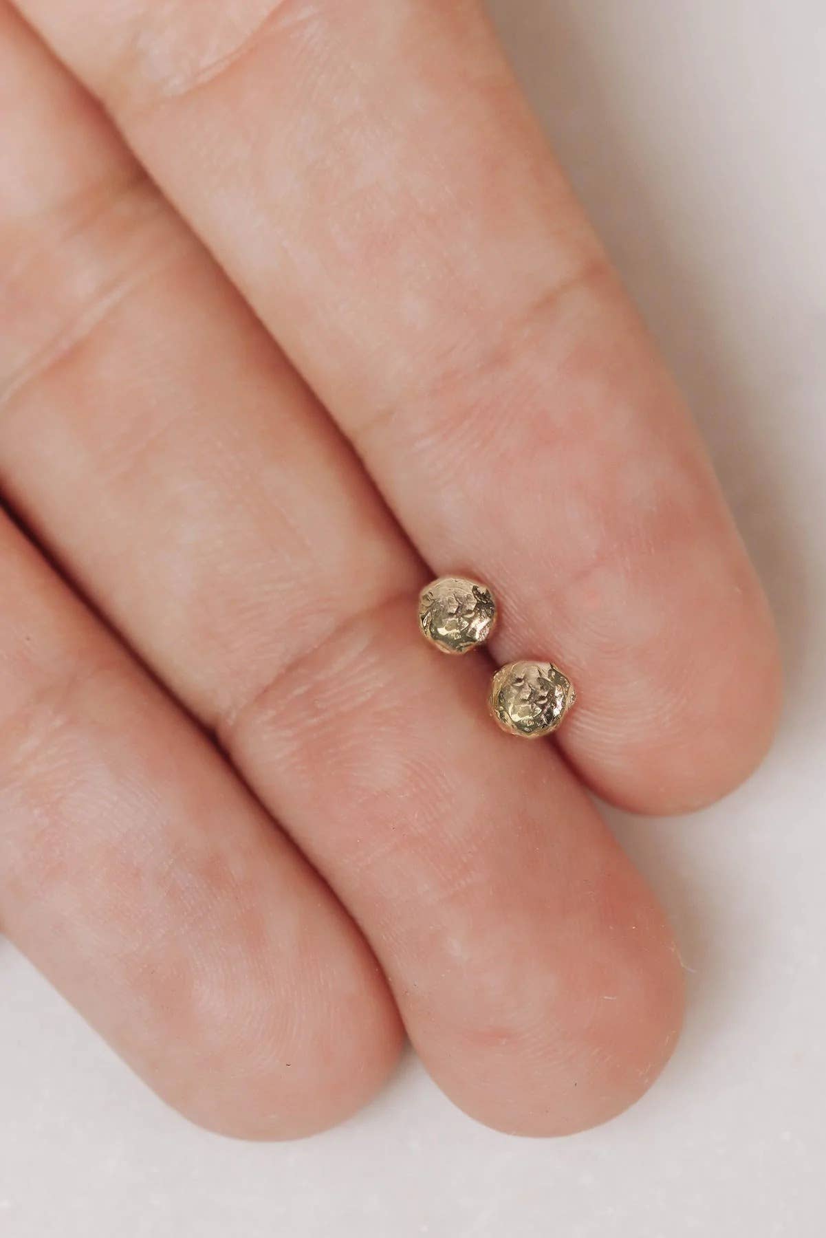 Lacee Alexandra Jewelry – wholesale Solitärörhängen – Solid guld Pebble Stud örhängen1