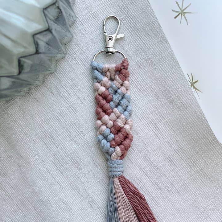 Handmade by Shelzy - Venta al por mayor Llavero - Mujer - Llavero sirena macramé tricolor4