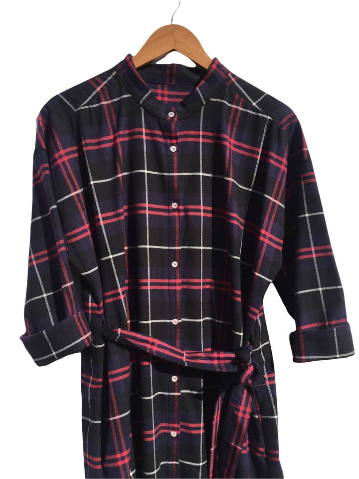 Robe chemise OVAL 772 en coton biologique à carreaux pour la vente par CECILIA SÖRENSEN