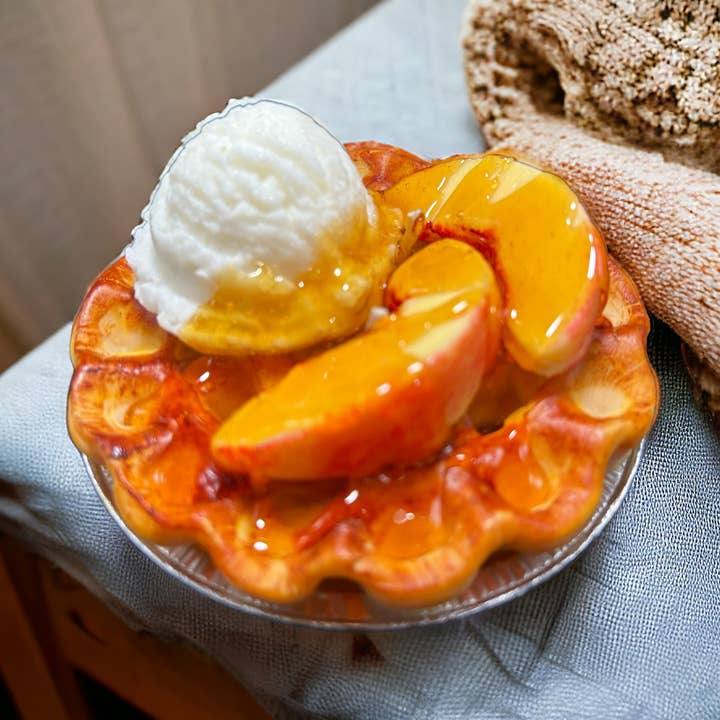 White Dog Candle LLC - Wholesale Novelty candle - Peach pie a la mode 5” candle. 0