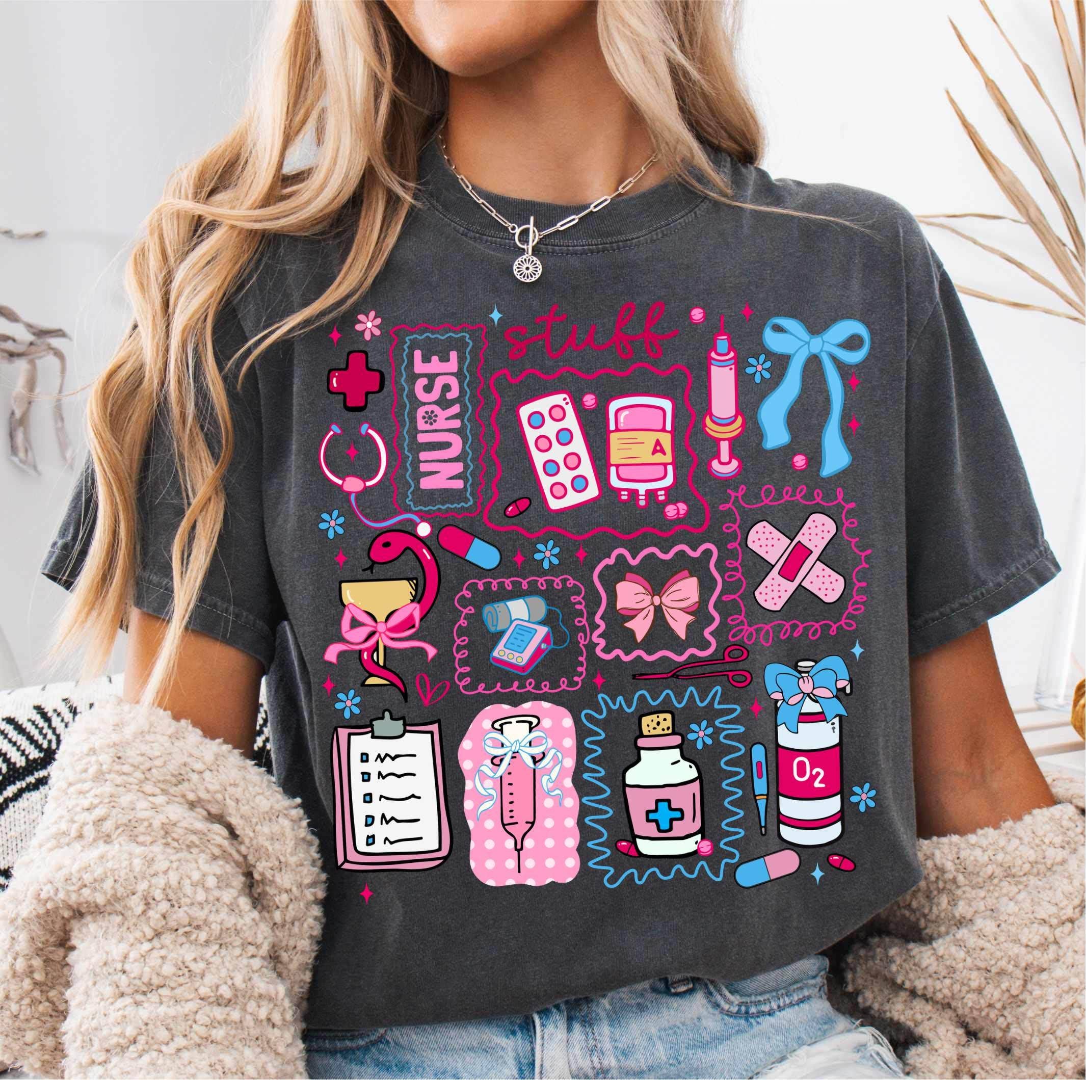 Glaime – wholesale Grafisk T-shirt - Unisex – Registrerad sjuksköterska Comfort Colors T-shirt, Sjuksköterskeliv Tröja1