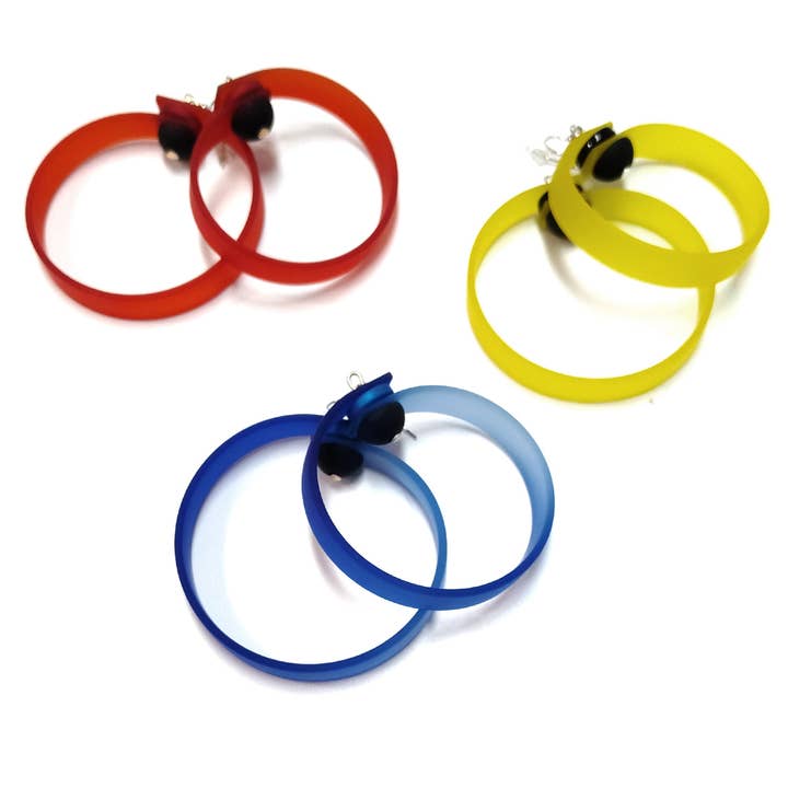 ORA gummiringörhängen PRIMÄRFÄRGER för wholesale av ALEX+SVET