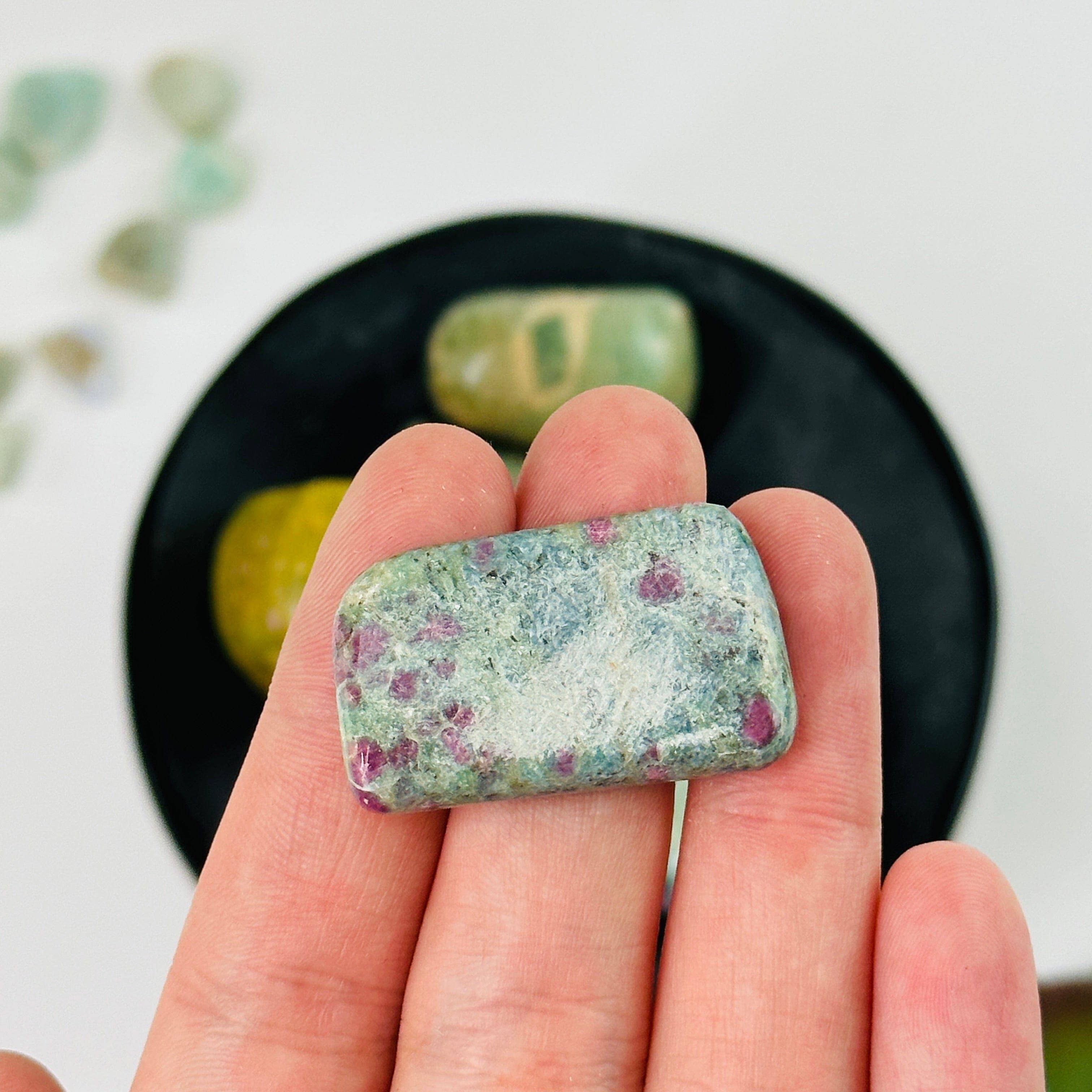 Rock Paradise – wholesale Andlig sten/kristall – Crystal Ruby Fuchsit tumlad sten1