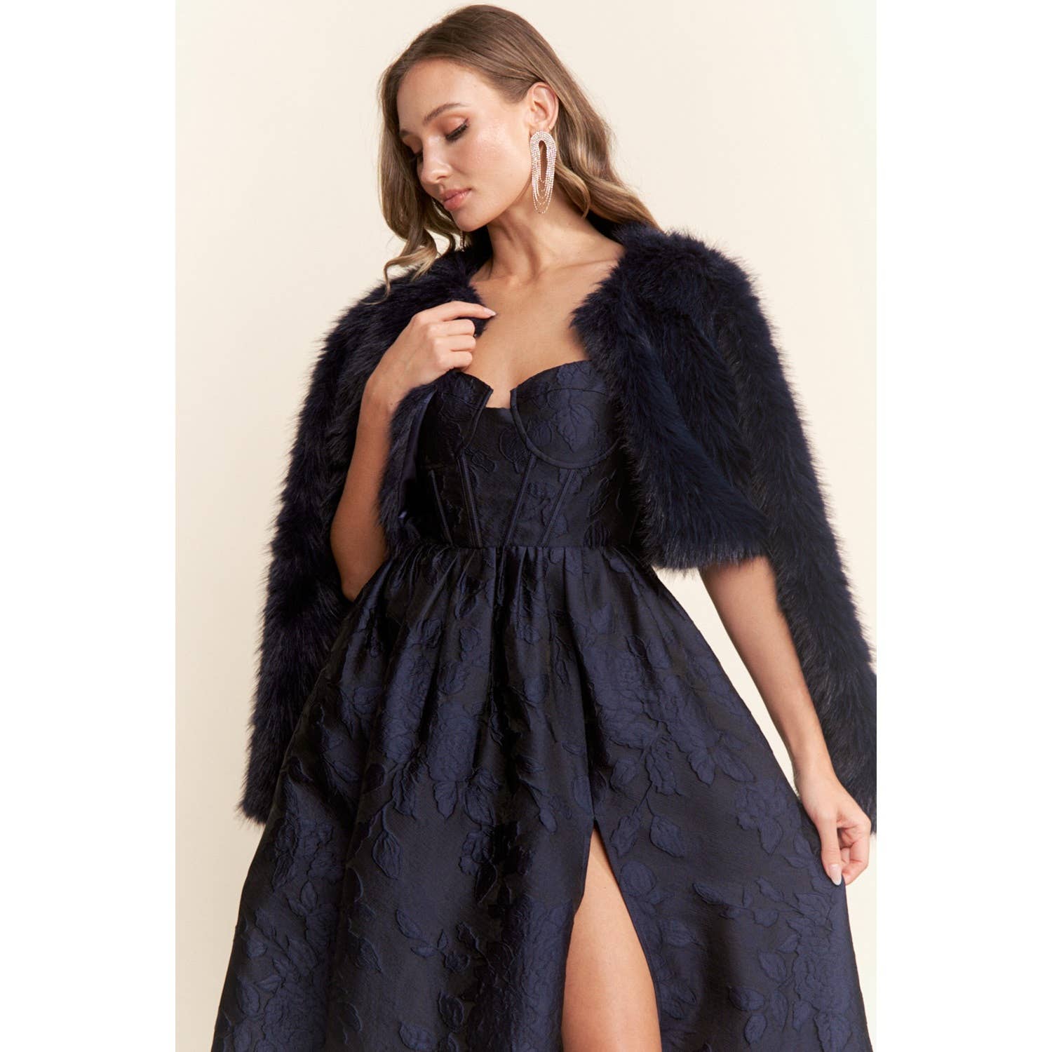 Maniju - Wholesale Fur/Faux Fur Coat - Women's - ELEGANT FAUX FUR JACKET 0