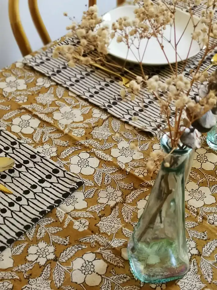 Nayda Diaries – Toalha de mesa por atacado – Toalha de mesa indiana retangular com flores e estampa em bloco Jaisalmer1