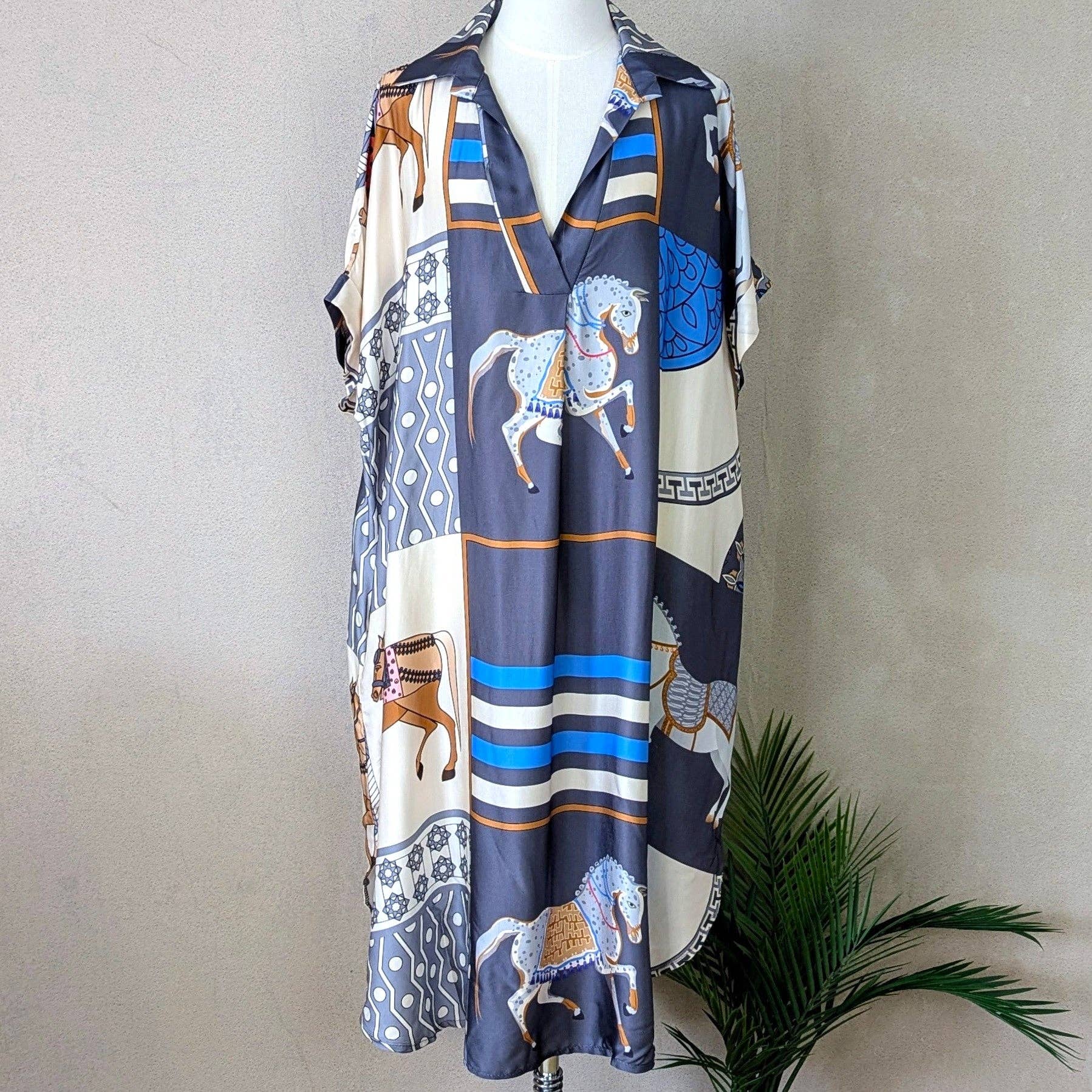 Tempest Designs - Vente Caftan – femme - Robe chemise à col ouvert avec imprimé cheval élégant en mélange de soie et viscose de style 'Hermès' de luxe avec poches (L-XL)2