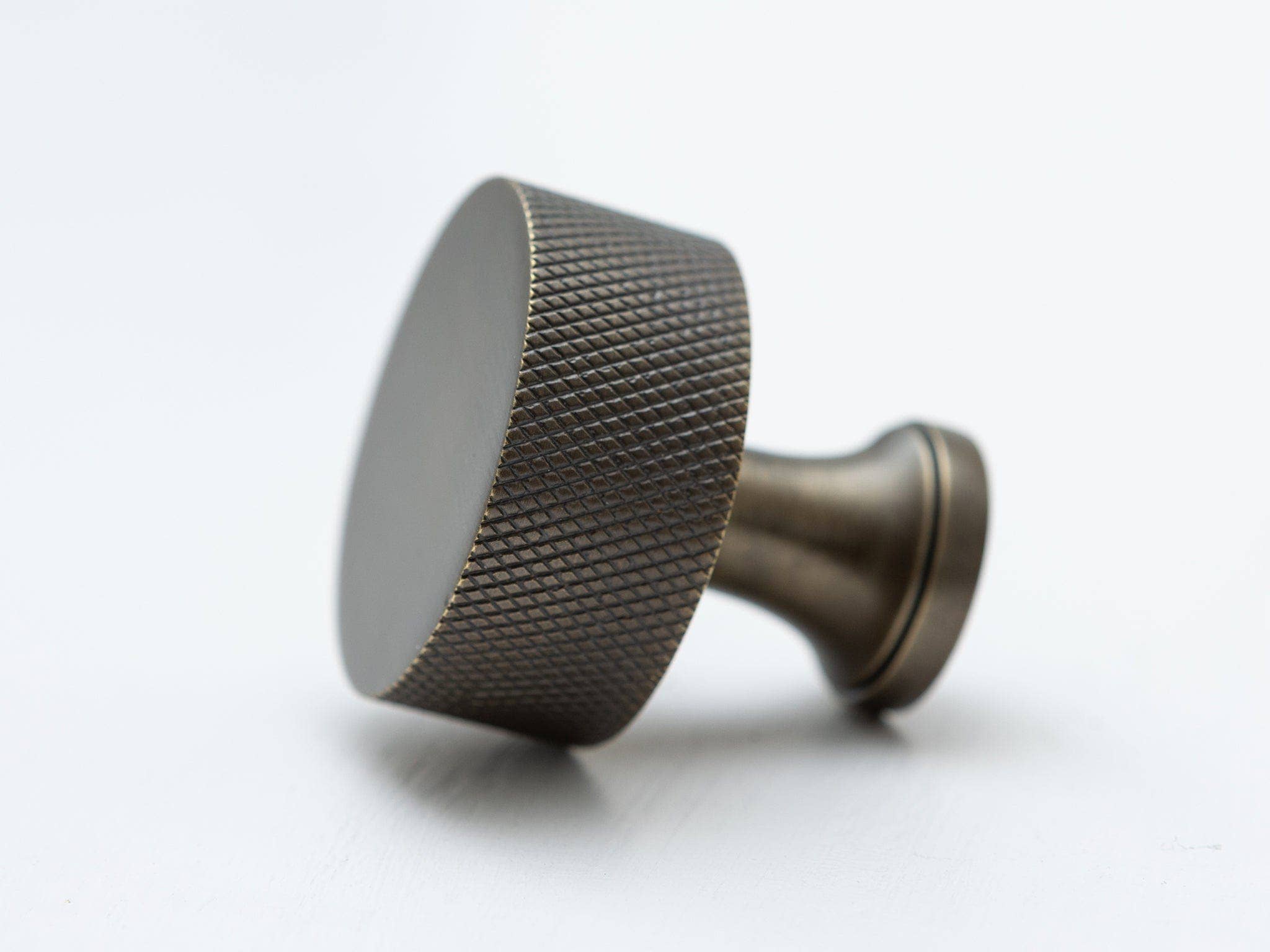 Brass bee – wholesale Knob/pull – Brass round knurled knob1