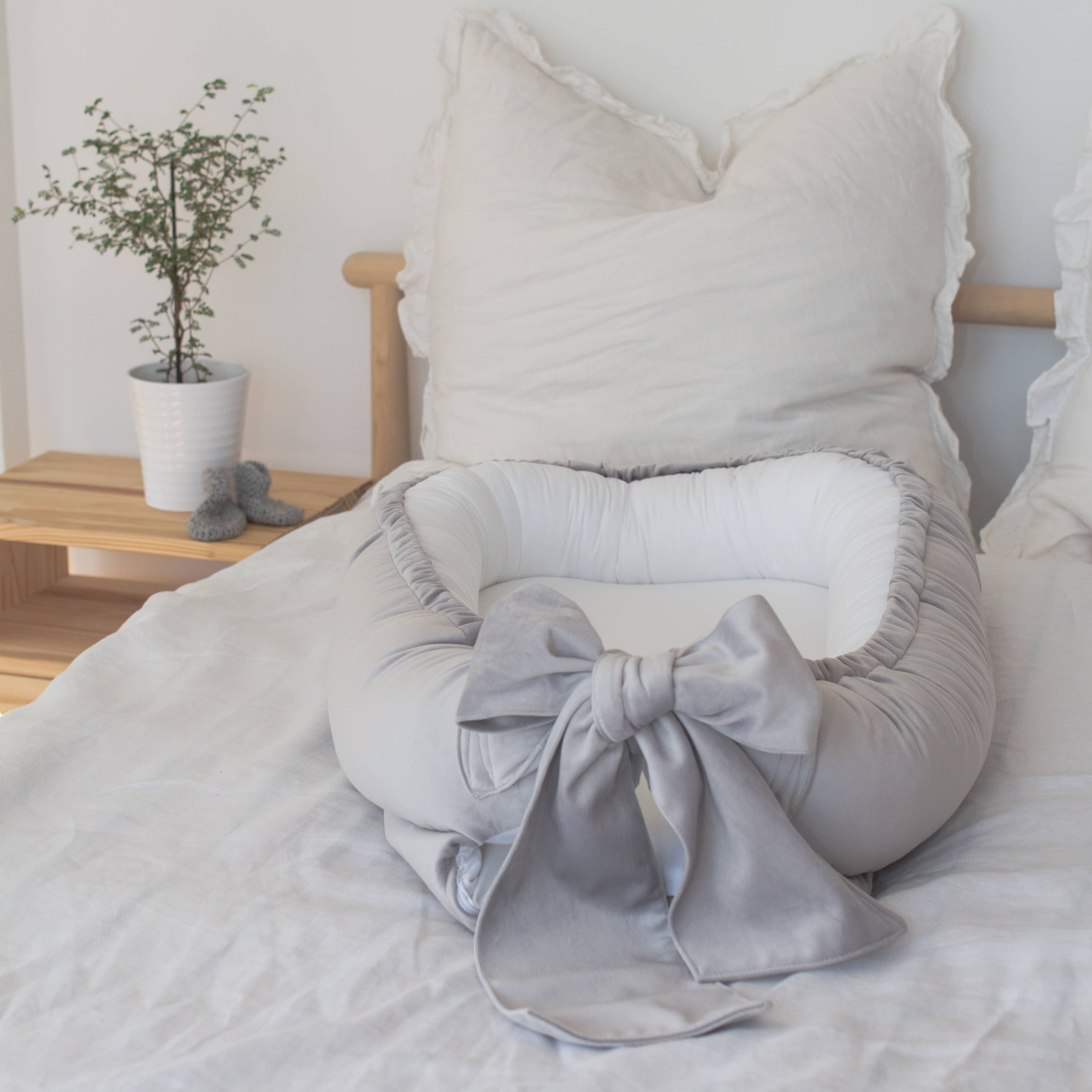 Babyly - Wholesale Bassinet - Baby - velvet babynest with bow (5 colors) - BABYLY11