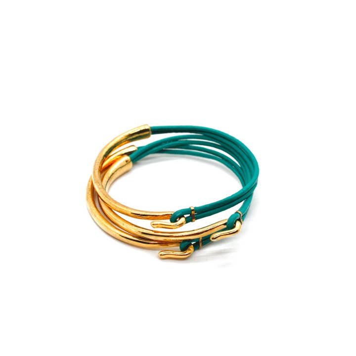 Bracelet jonc en cuir bleu sarcelle et plaqué or 24 carats pour la vente par LIZOU