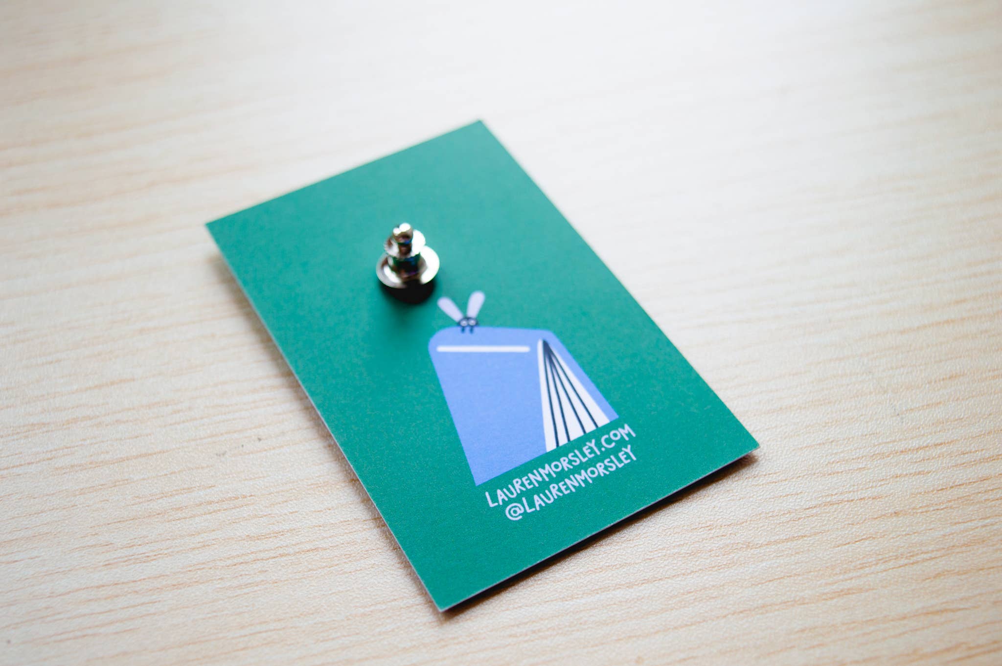 Lauren Morsley - Vendita all'ingrosso Spilla da bavero - Spilla in Smalto "Questo Libro Ha Un Finale di M*rda"4