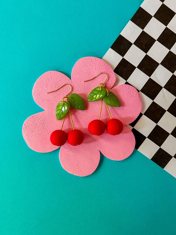 Cerise | Boucles d'oreilles en pâte polymère pour la vente par Larry’s Waffle Shop