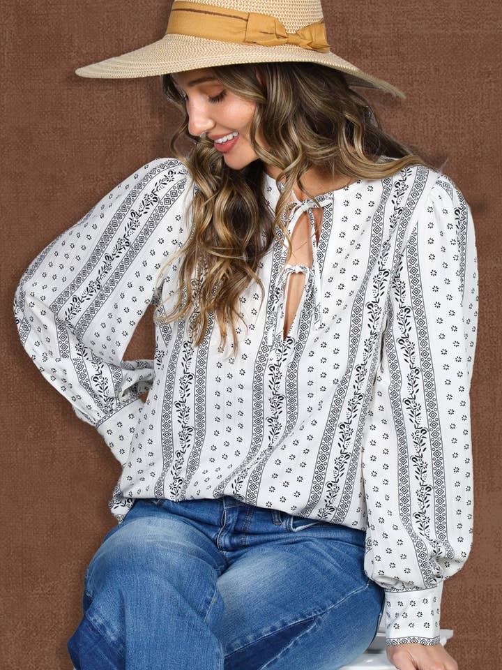 Gesplitste Ronde Met Strik Verticale Bloemenblouse Top VT82812 voor wholesale door Vine & Love