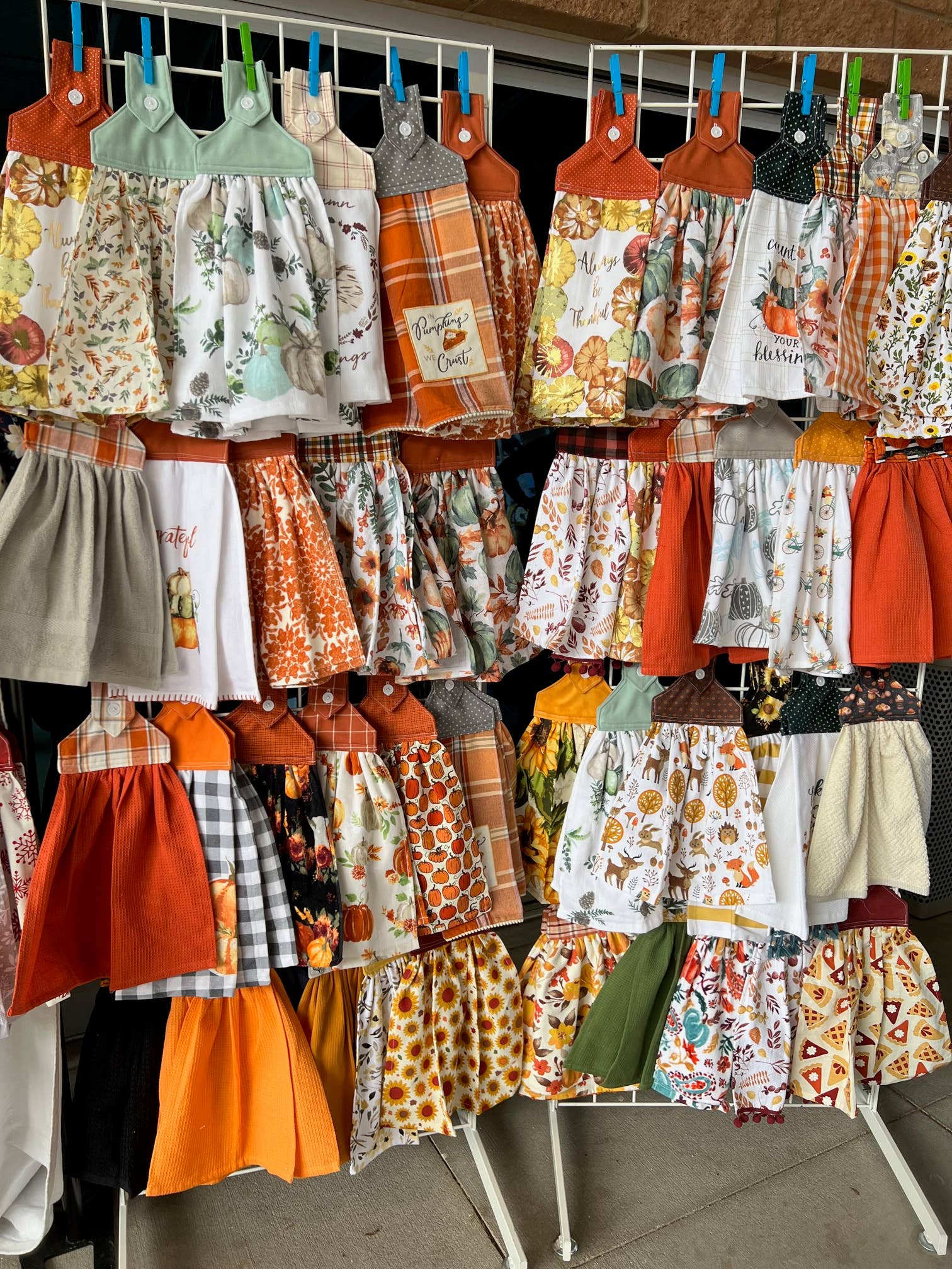 Lavishly Vintage – wholesale Tea towel – Holiday Variety Pack Button Top Hanging Kitchen Towel2