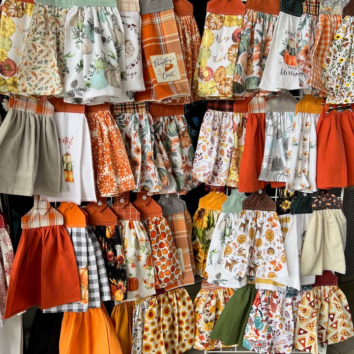 Lavishly Vintage – wholesale Tea towel – Holiday Variety Pack Button Top Hanging Kitchen Towel2