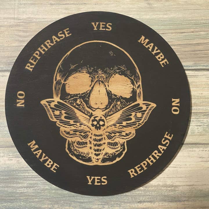 Planche pendule de la mort du crâne pour la vente par Zen and Meow