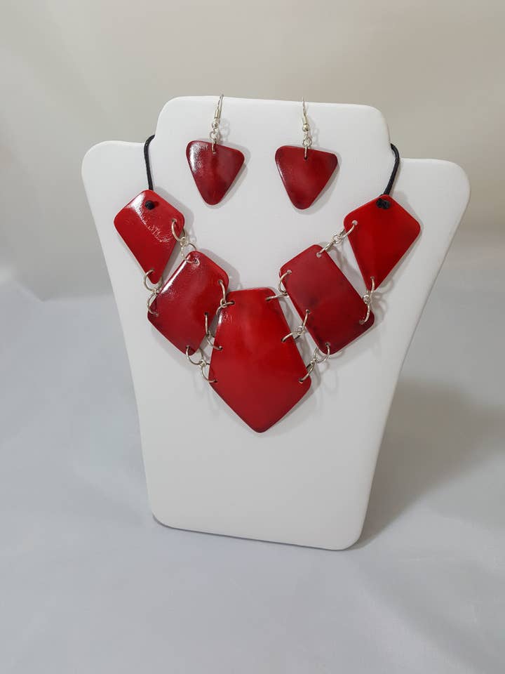 Set collana e orecchini Take Notice Angles per la vendita all'ingrosso da parte di B. Younger