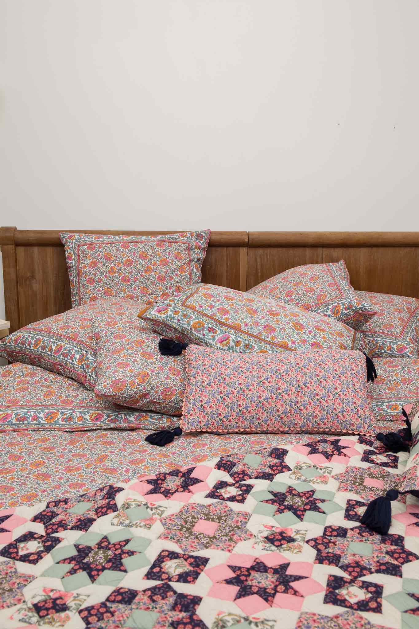 Elfenbein Wintergarten Valerie Kissenbezug – Blumenmuster in Pink, Orange und Grün für den Großhandel auf Faire