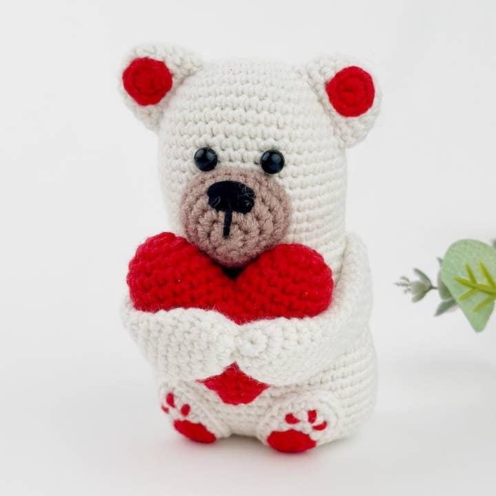 Valentins Teddy Bjørn for engroshandel hos THE CROCHET DOLLS LIMITED