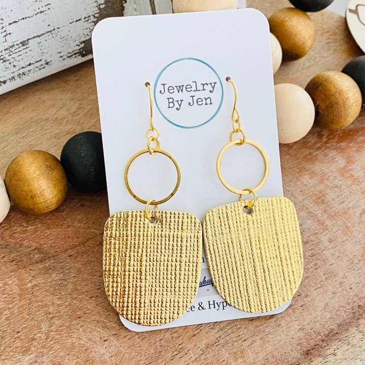 Jewelry By Jen – wholesale Hängande örhängen – Boho Hängande Örhängen: Guld Saffiano1