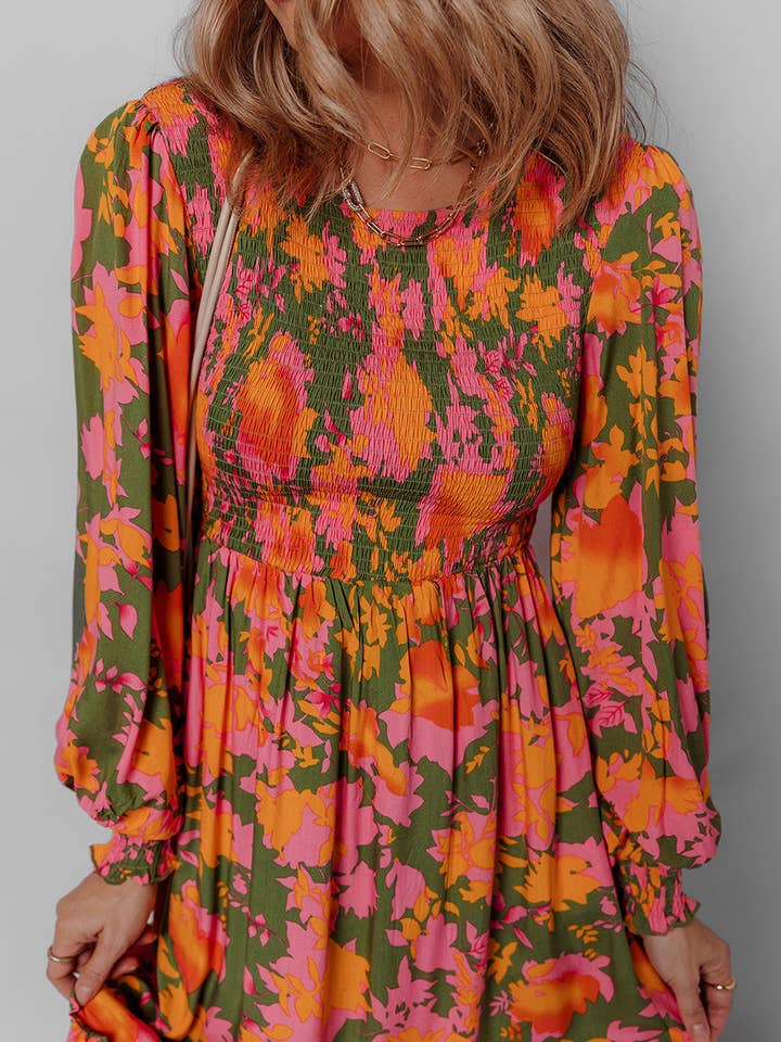 Orange Orange blommig klänning med puffärmar, smockad liv och volanger. för wholesale på Faire6