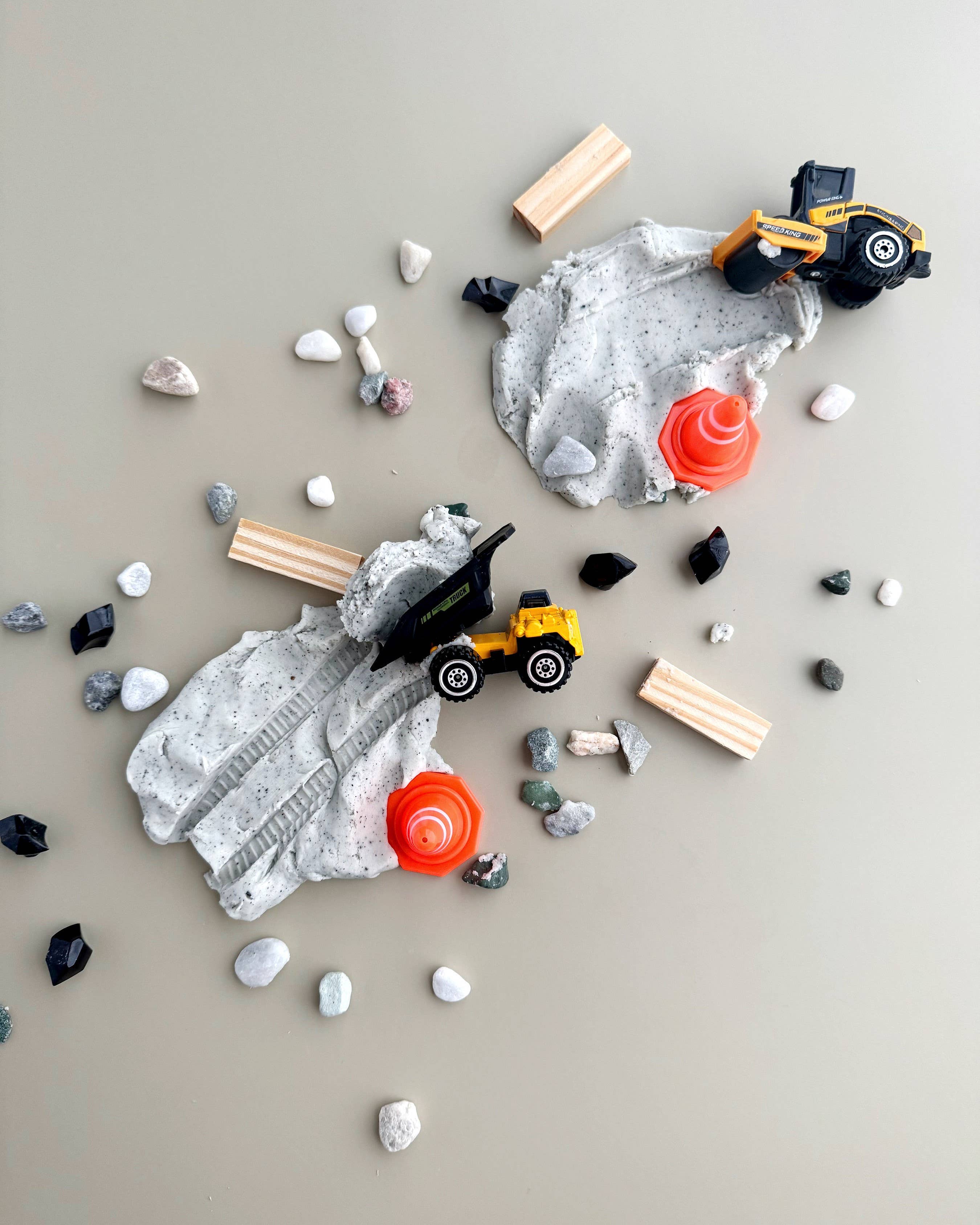 Earth Grown KidDoughs (KidDoughs by EGKD) - Wholesale Putty/slime – Child - Construction Dough-To-Go1