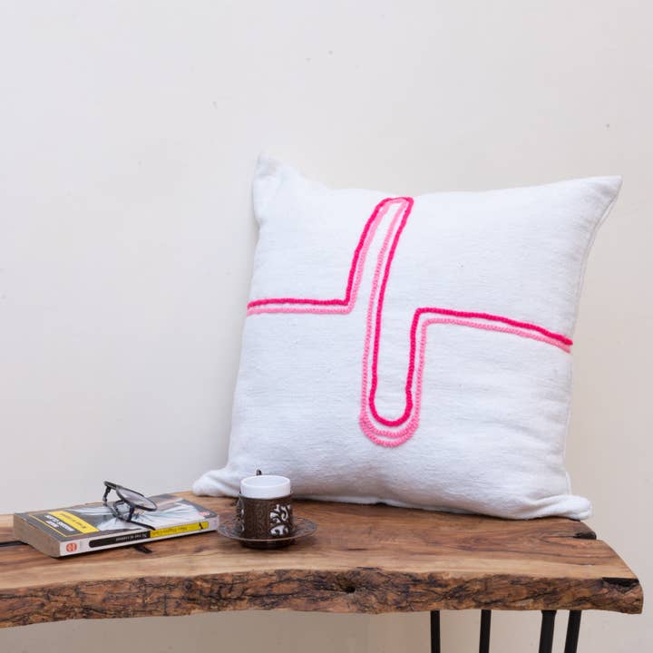 Coussin design - Coussin de style marocain - Coussin de salon pour la vente par woolsouk ( We handle U.S. import procedures for you )