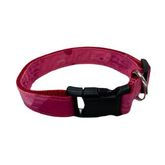 Col camouflage rose pour la vente par Savvy Chic Pawz