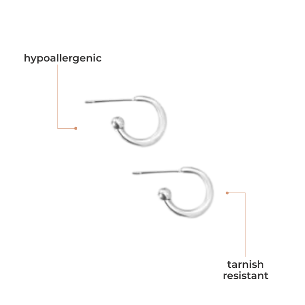 EB and Co. – brincos huggies por atacado – Brincos de argola Huggie Silver Script Charm Kansas City1