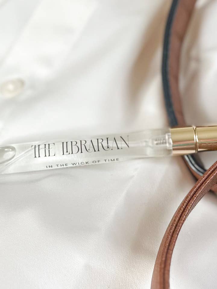 Bibliotekarien - reseparfym för wholesale av In the Wick of Time