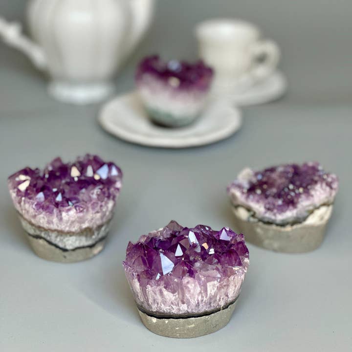 Deep Purple Project – wholesale Ornament – Amethyst Crystal Cupcake – Giftable Stone2