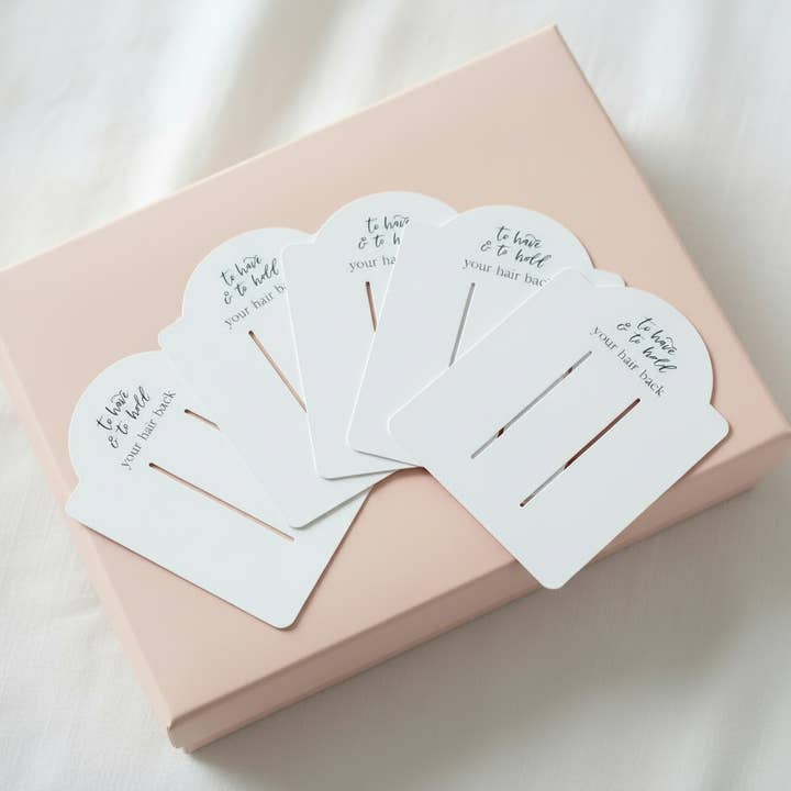 Étiquettes de présentation pour pinces à cheveux de mariée "À avoir et à tenir dans vos cheveux" pour la vente par Whispering Petals Handmade