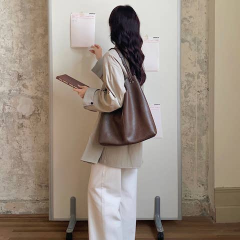 Pretty Persuasions - Wholesale Shoulder Bag - Women's - P24106 Large Microfiber Leather Hobo Bag w/Cosmetic Pouch