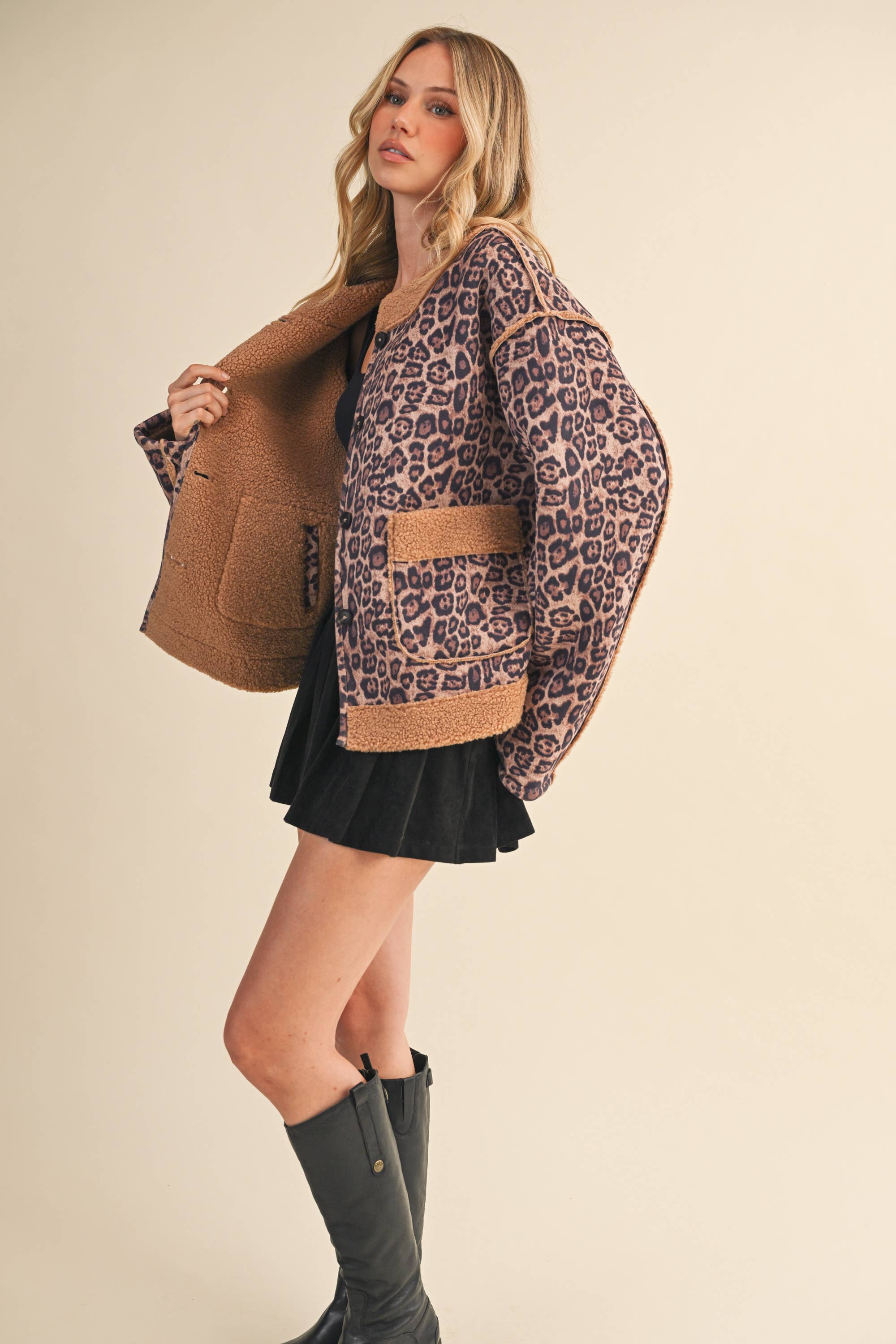 IJ1639 LEOPARD REVERSIBLE TEDDY LEOPARD QUILTED JACKET for wholesale on Faire10