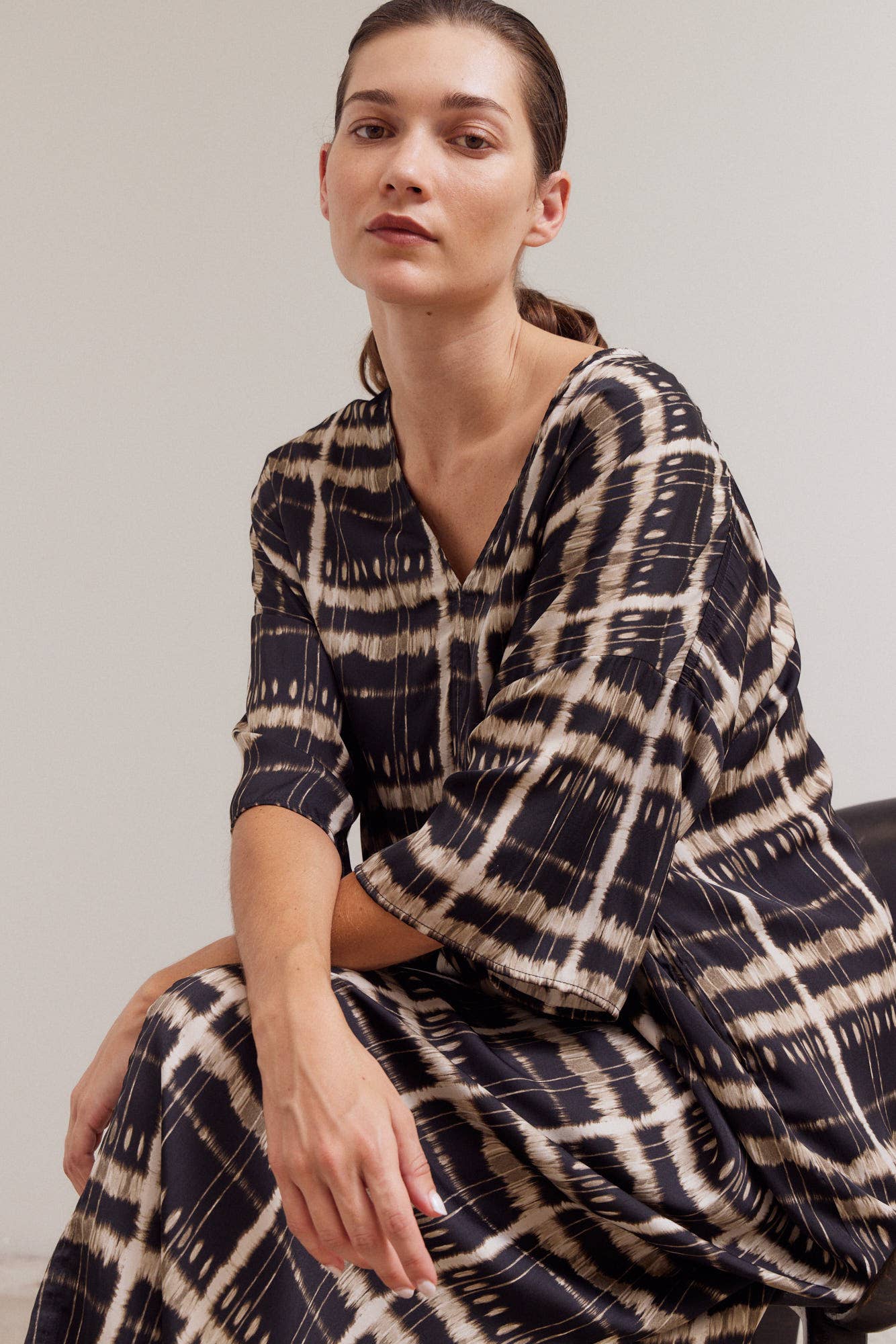 Grade & Gather – wholesale Dress – Women's – 60326PL - SATIN PRINT TUNIC DRESS1