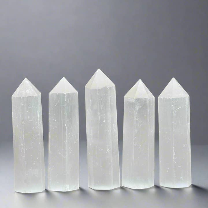 Engroslot 16,7 oz Naturlig Selenit Obelisk Tårn Punkt for engroshandel hos SunlitSage