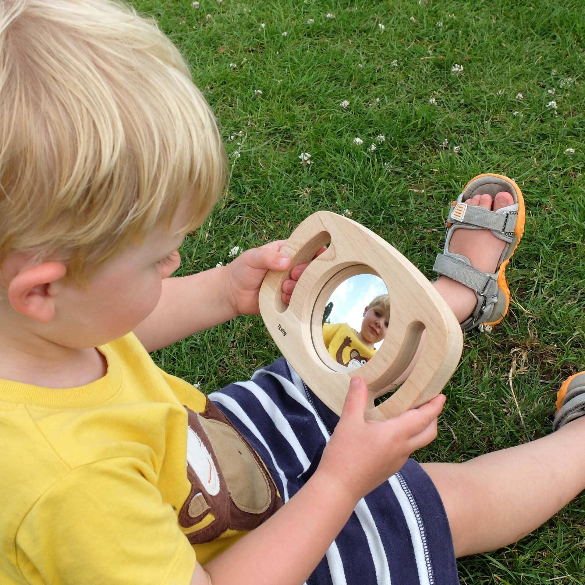 Commotion (Europe) BV – Engroshandel Trælegetøj - Børn – Easy Hold plane spejl med gummitræramme1