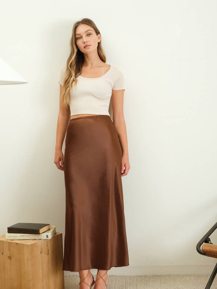 The Workshop Studio - Wholesale Knit Top - Women's - SCALLOP TRIM SHORT SLEEVE SWEATER KNIT TOP