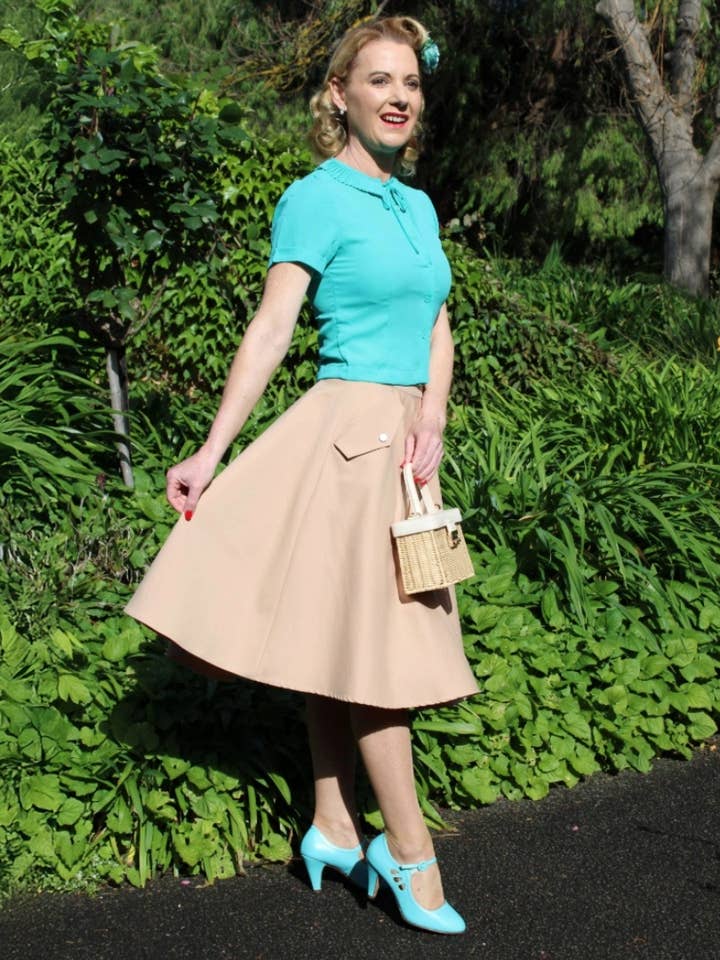 Tatyana Clothing - Vendita all'ingrosso Camicetta - Donna - Blusa retrò Ingrid con colletto Peter Pan6