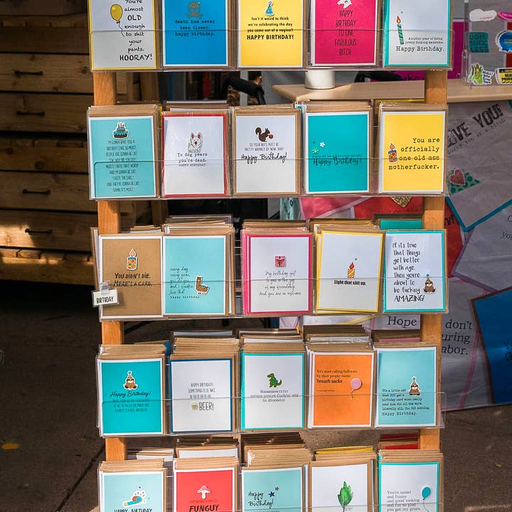 Bästsäljande kort med gratis fixturhylla för wholesale av Muddy Mouth Cards