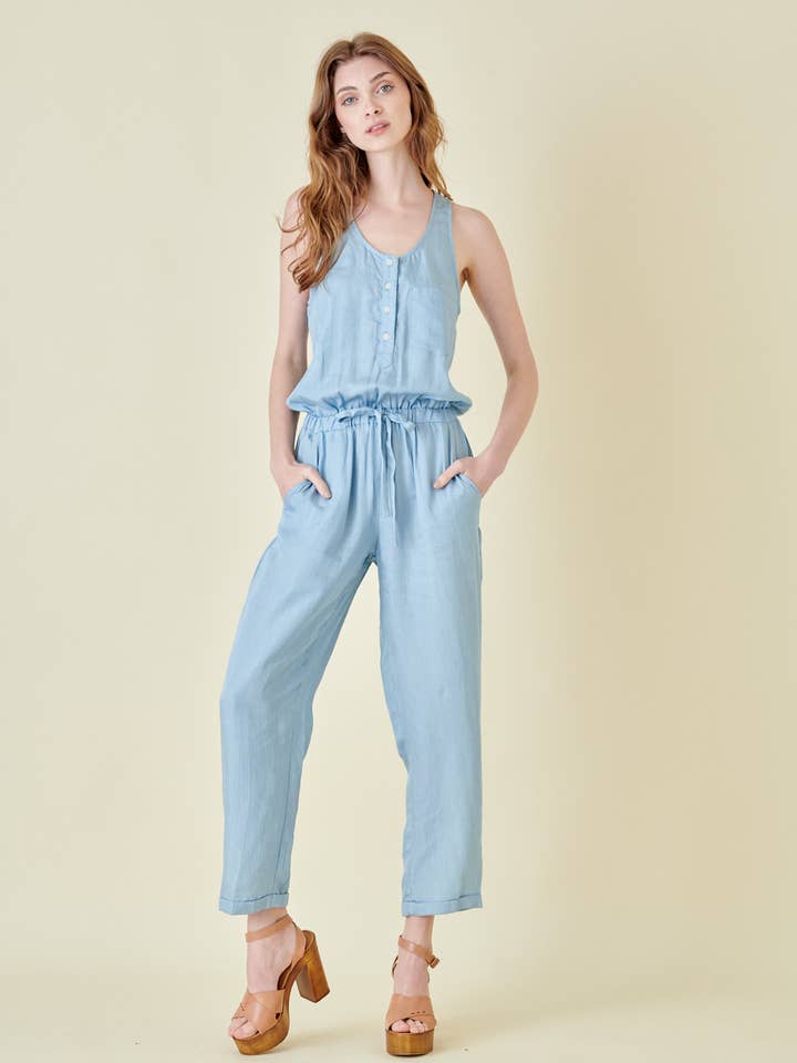 CHAMBRAY ÄRMELLOSER JUMPSUIT-PI4942 für den Großhandel von Fore Collection