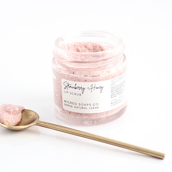 Exfoliant à lèvres Strawberry + Honey pour la vente par Wicked Soaps Co.