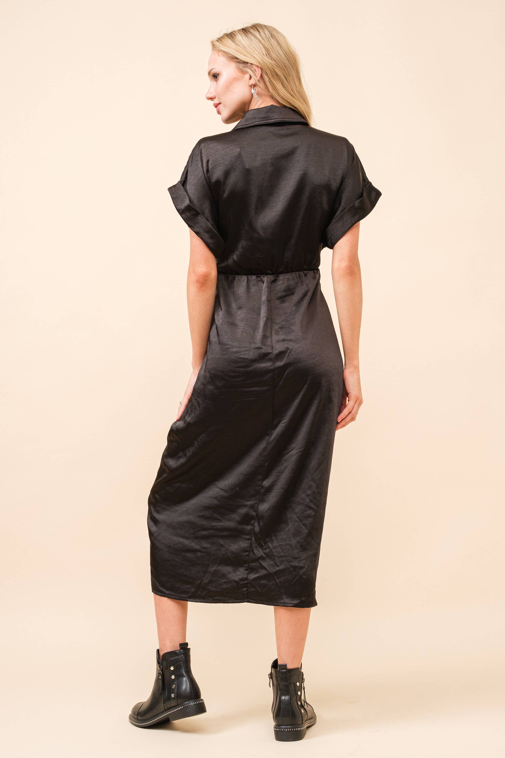 BEIGE 34971D - Abito a turni in raso increspato con cravatta sul davanti in vendita all'ingrosso su Faire14